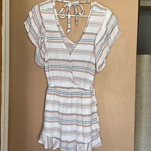 American Eagle 🦅 lined romper. Ruffled sleeves and tie around back. V neck